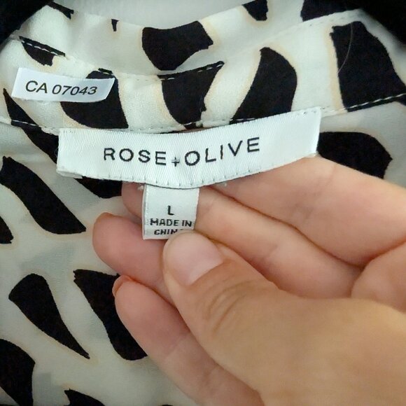 3/$30 Print button down top - Picture 4 of 5